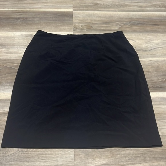Laura black skirt size 14P - Picture 4 of 7